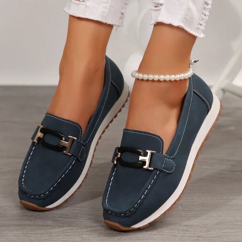 Low-heeled round-toe loafers