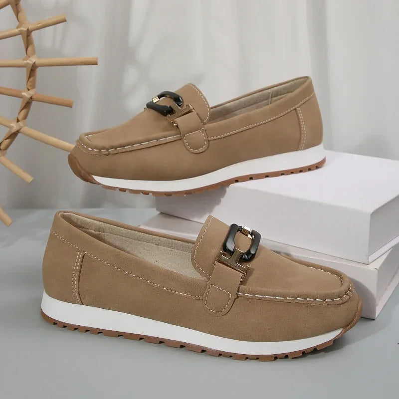 Low-heeled round-toe loafers