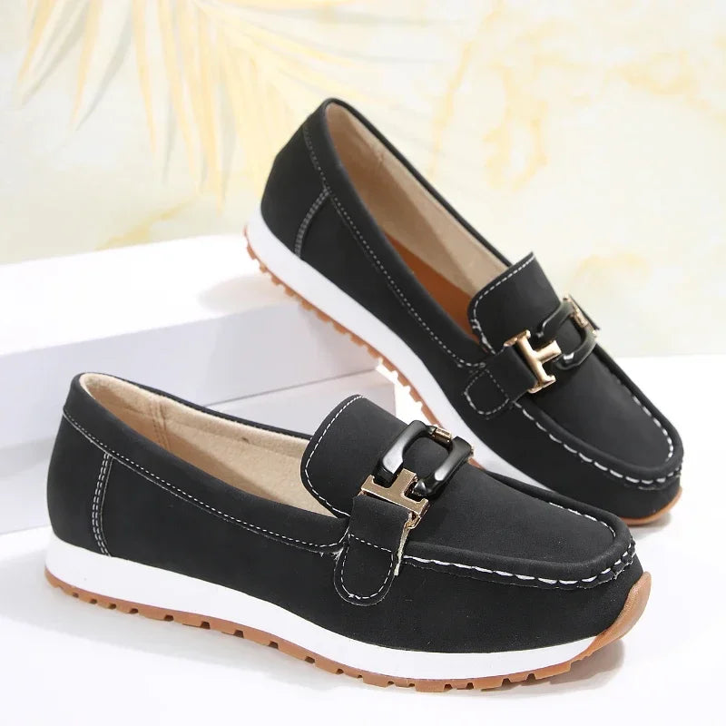 Low-heeled round-toe loafers