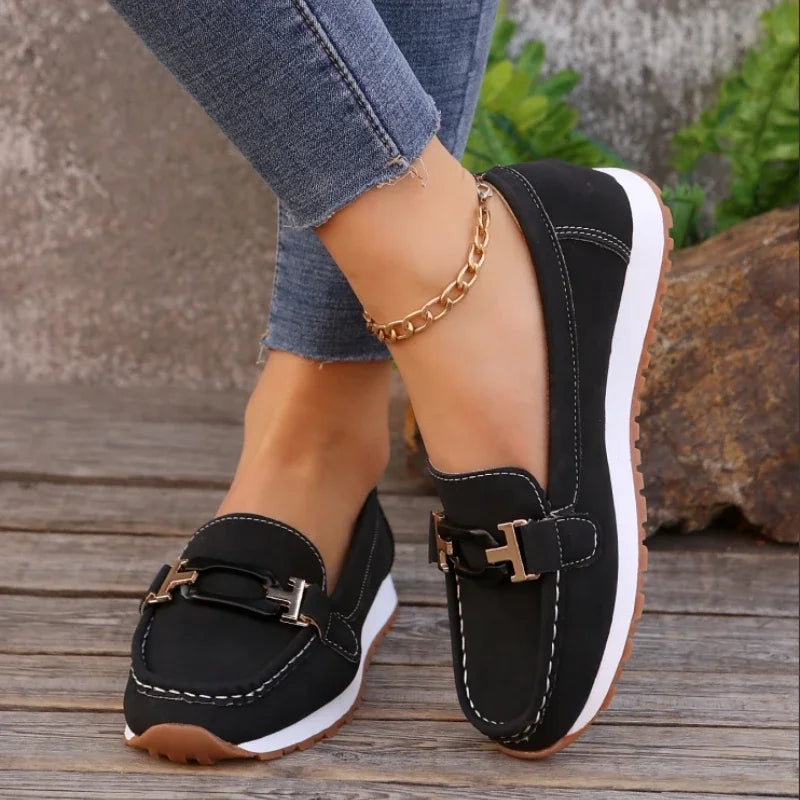 Low-heeled round-toe loafers
