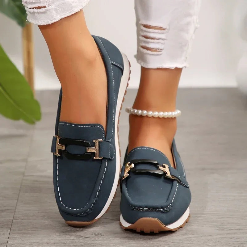 Low-heeled round-toe loafers