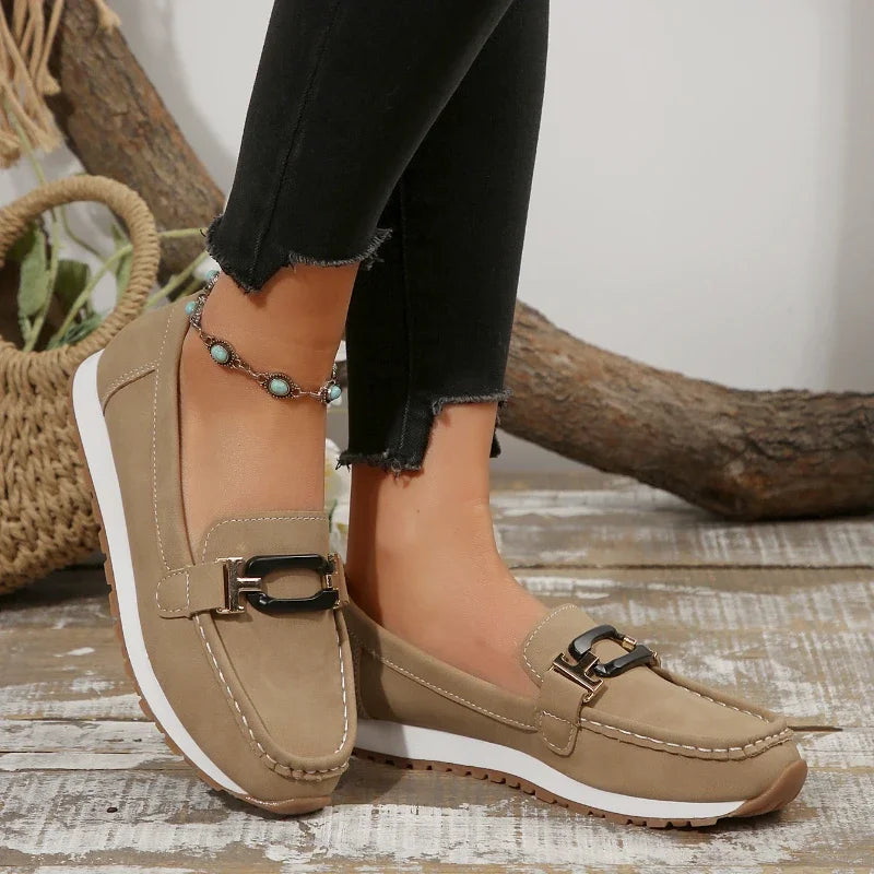 Low-heeled round-toe loafers