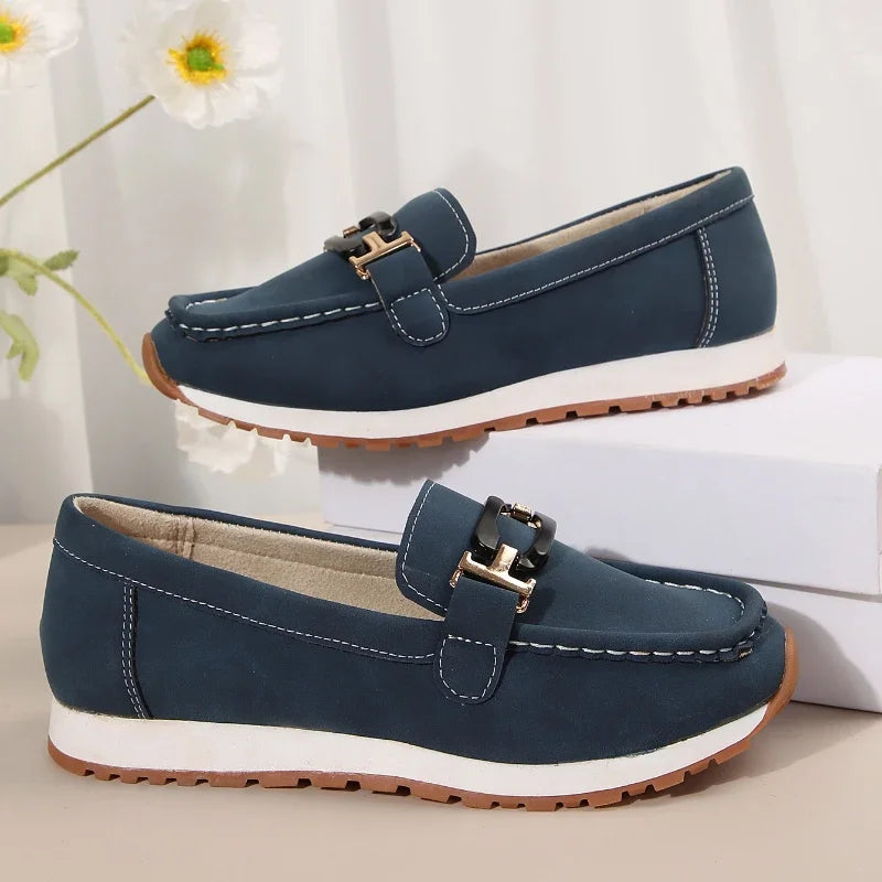 Low-heeled round-toe loafers